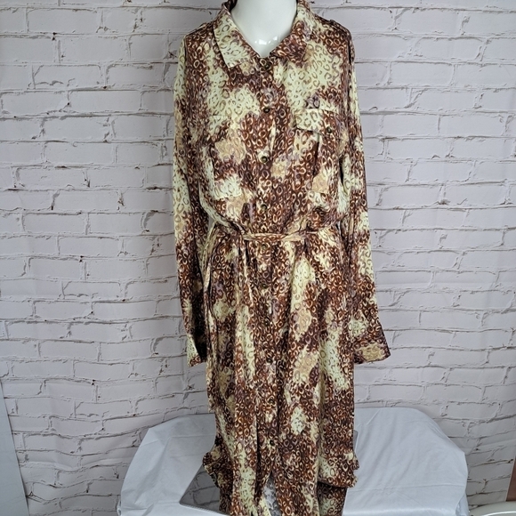 LOVESTICH Printed Belted Button  Down Dress‎ - Picture 2 of 11